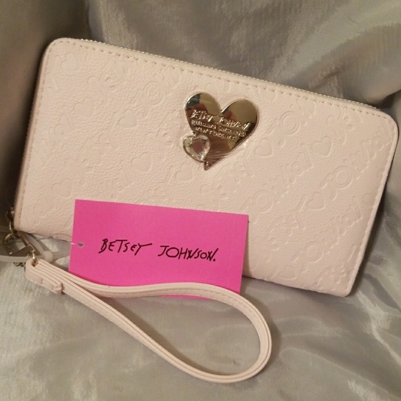 Betsey Johnson Handbags - Betsey Johnson blush pink heart wallet